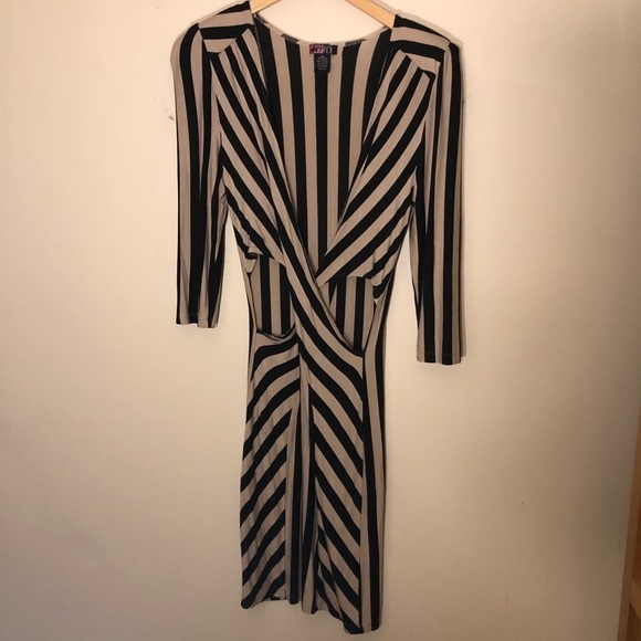 3/$25 🙌🏼 Lipstick Cutout Deep V Neck Sexy Fitted Striped Dress Medium - Picture 2 of 5